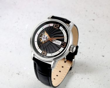 Jaros_Open_Heart_38NH_4280813_schwarz_lifestyle_03