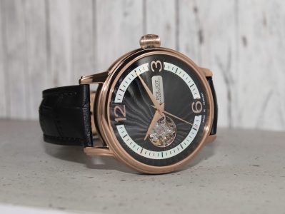 Jaros_Open_Heart_38NH_4286813_schwarz_rosegold_lifestyle_01