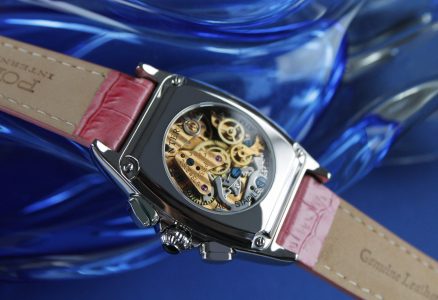 Volga Pink_lifestyle_back-min